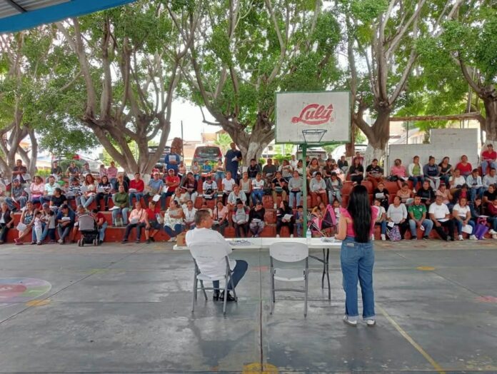 Imparten Plática Sobre Responsabilidades Legales y Prevención a Padres de Familia en Juan Morales