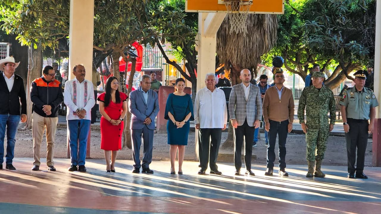 Salvador Molina Martínez Participa en Honores a la Bandera en el Parque Plan de Ayala