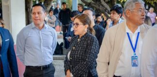 Acompaña Paola Cruz al Gobierno del Estado en Honores a la Bandera en la Colonia Plan de Ayala