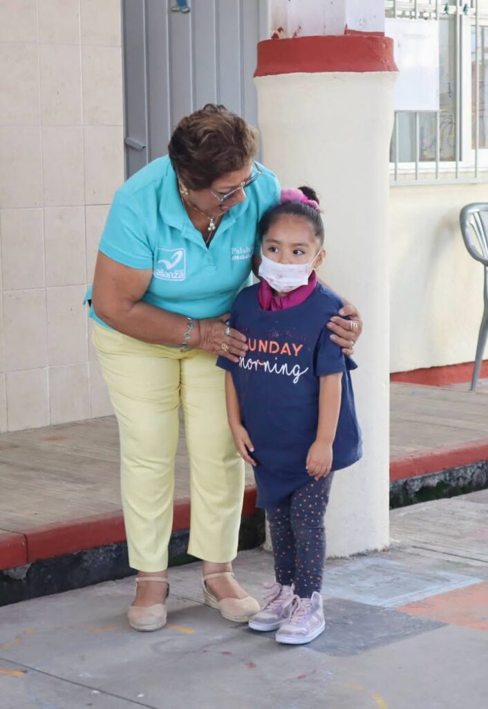 Entrega Ruth Rodríguez Equipos de Cómputo y Material Multimedia en Preescolares de Cuautla