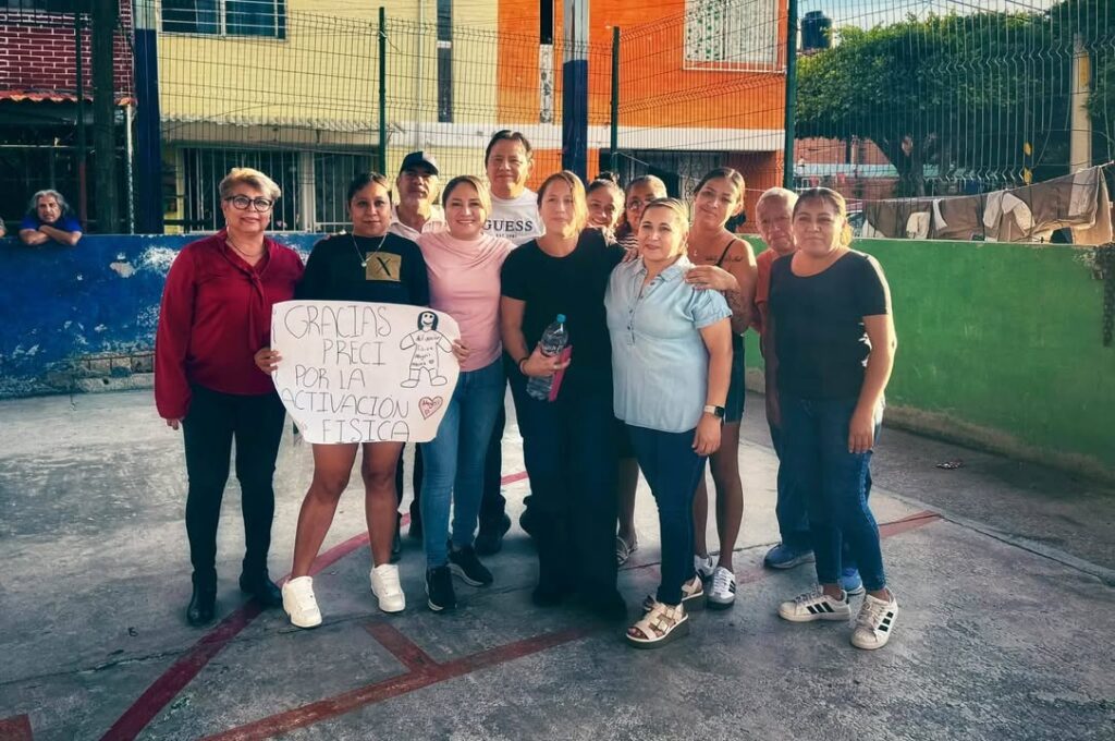 Nayeli Mares Mérida Arranca Rehabilitación de Cancha en la 10 de Abril y Entrega Pavimentación en Apatlaco