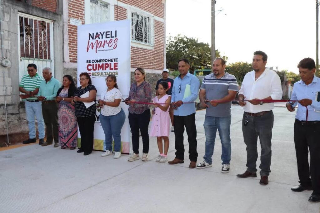 Avanzan Obras de Pavimentación en Calle Guadalupe Victoria y Rehabilitación de Cancha en el Salitre