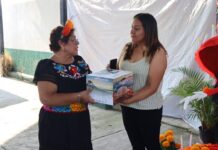 Entrega Ruth Rodríguez Proyector a la Colonia Narciso Mendoza para Fortalecer la Convivencia Comunitaria