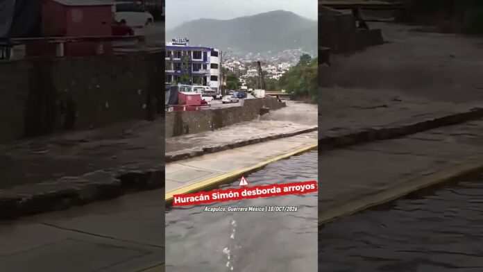 Se Desborda Arroyo por Intensas Lluvias del Huracán Simón en Acapulco, Guerrero